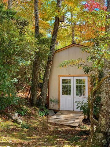425 FLAT TOP MOUNTAIN ROAD, Fairview, NC 28730