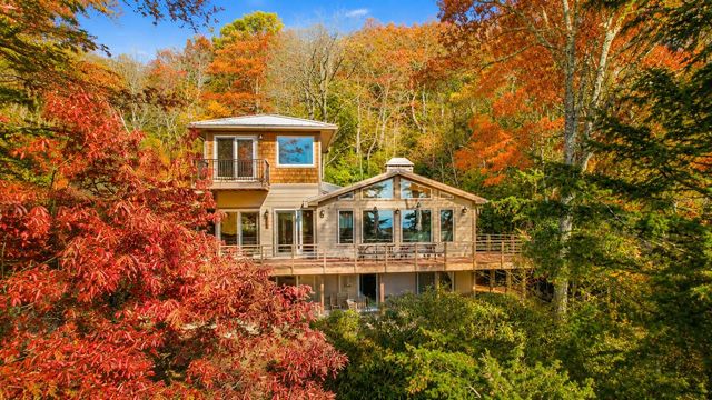 425 FLAT TOP MOUNTAIN ROAD, Fairview, NC 28730