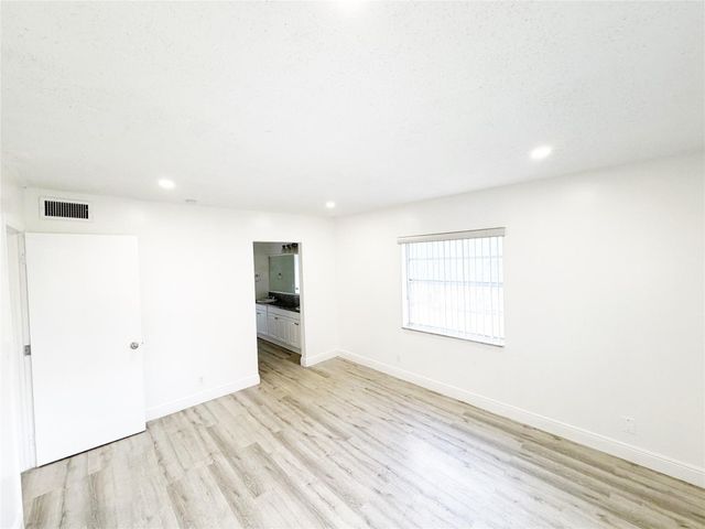 2710 Riverside Drive 201, Coral Springs, FL 33065