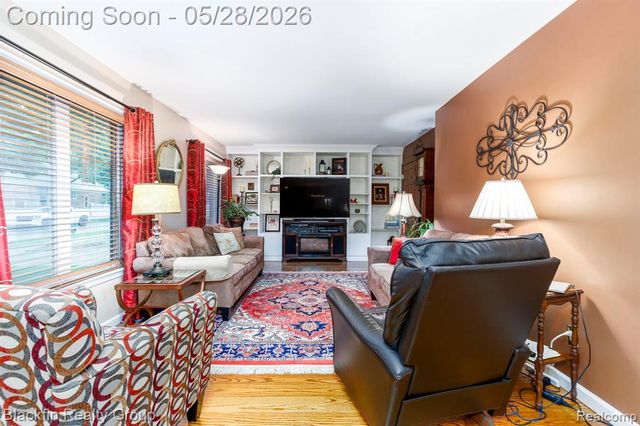 430 N Batchewana Street, Clawson, MI 48017