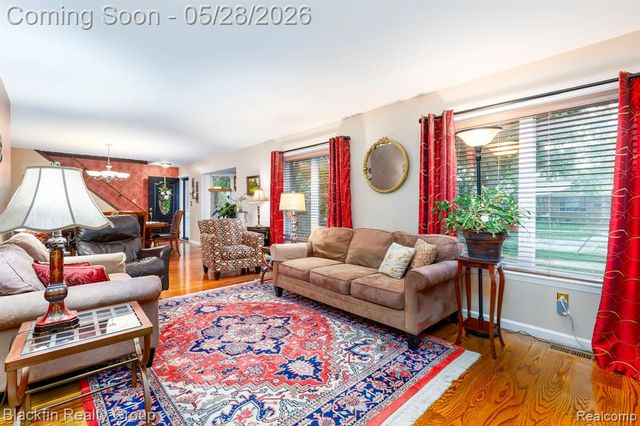 430 N Batchewana Street, Clawson, MI 48017