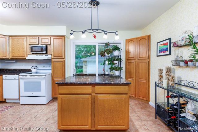430 N Batchewana Street, Clawson, MI 48017