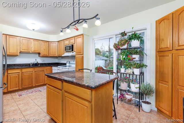 430 N Batchewana Street, Clawson, MI 48017