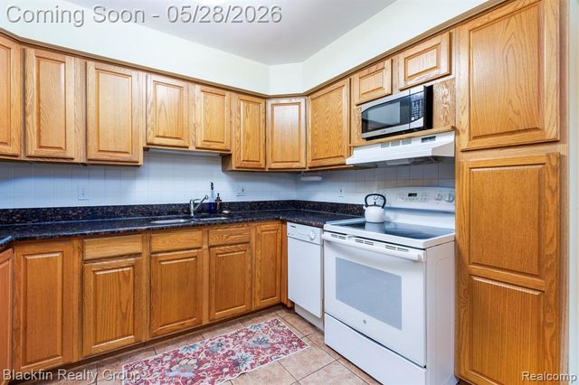 430 N Batchewana Street, Clawson, MI 48017