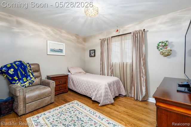 430 N Batchewana Street, Clawson, MI 48017