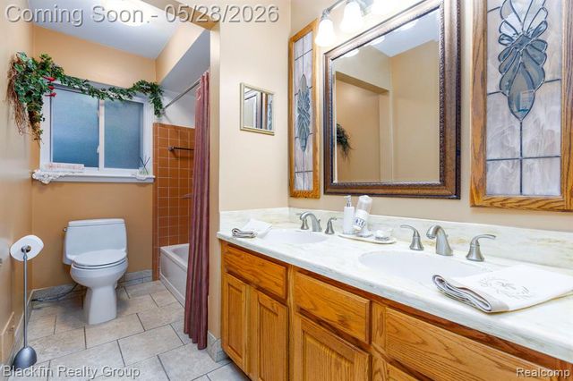 430 N Batchewana Street, Clawson, MI 48017