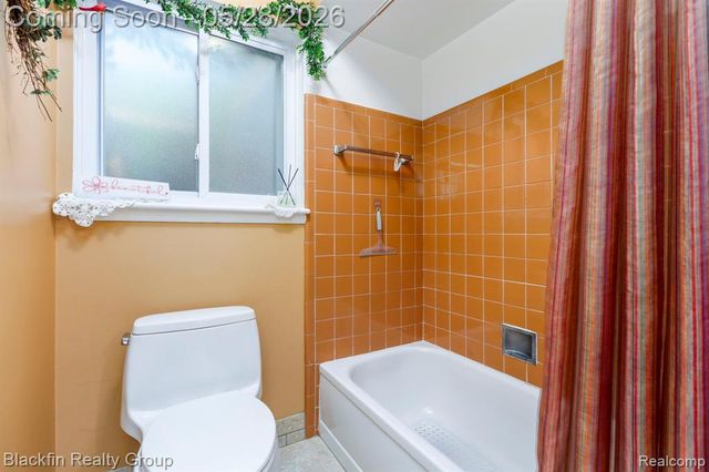 430 N Batchewana Street, Clawson, MI 48017