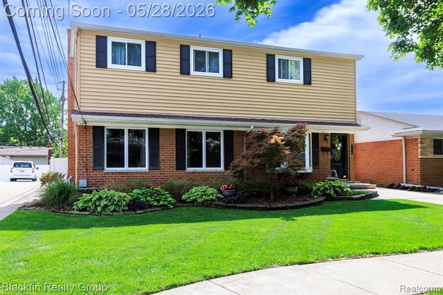 430 N Batchewana Street, Clawson, MI 48017