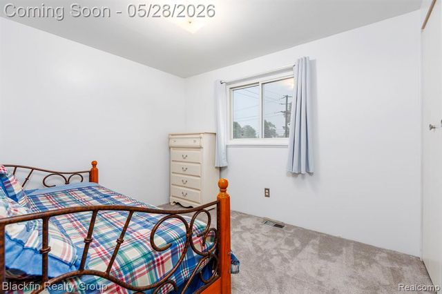 430 N Batchewana Street, Clawson, MI 48017