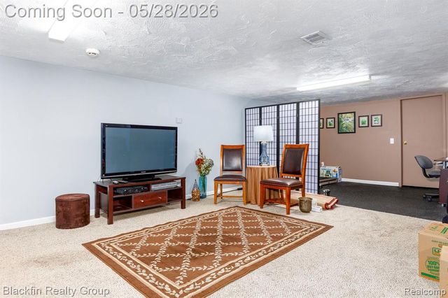 430 N Batchewana Street, Clawson, MI 48017