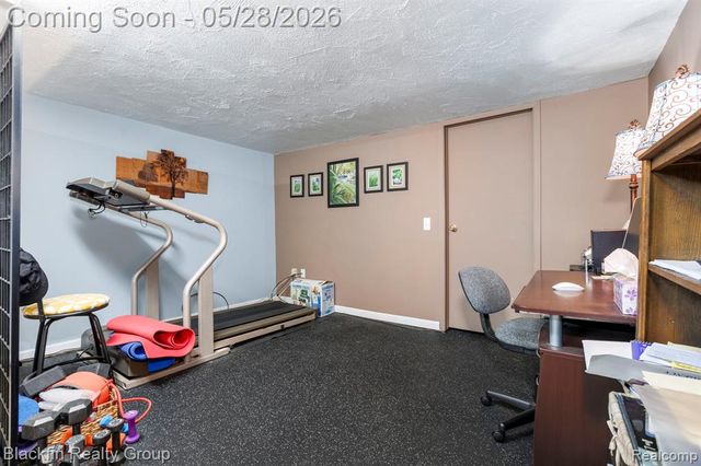 430 N Batchewana Street, Clawson, MI 48017