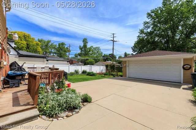430 N Batchewana Street, Clawson, MI 48017