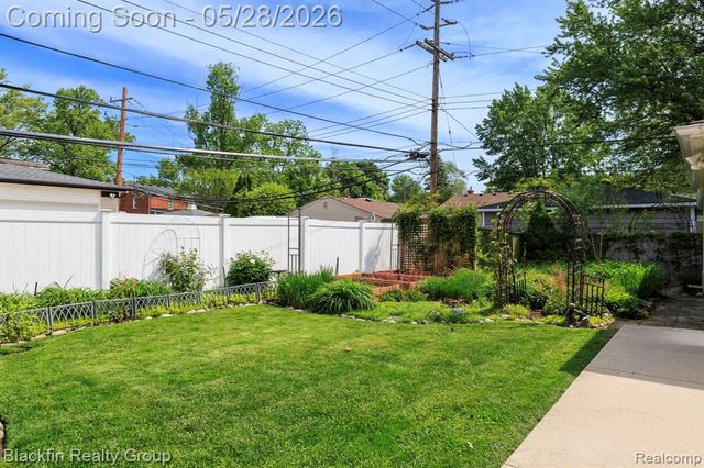 430 N Batchewana Street, Clawson, MI 48017