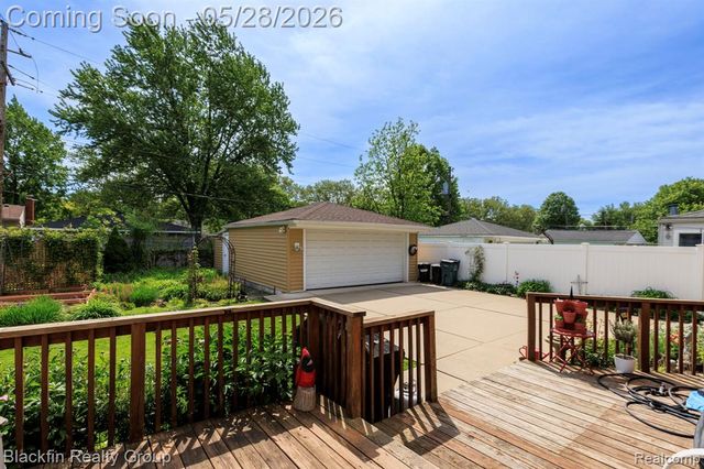 430 N Batchewana Street, Clawson, MI 48017