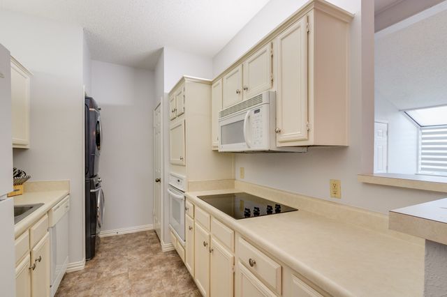 2100 Randy Snow Road 412, Arlington, TX 76011