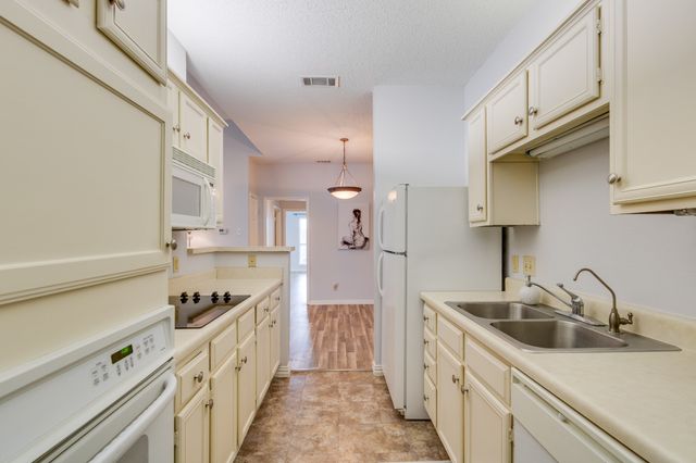 2100 Randy Snow Road 412, Arlington, TX 76011