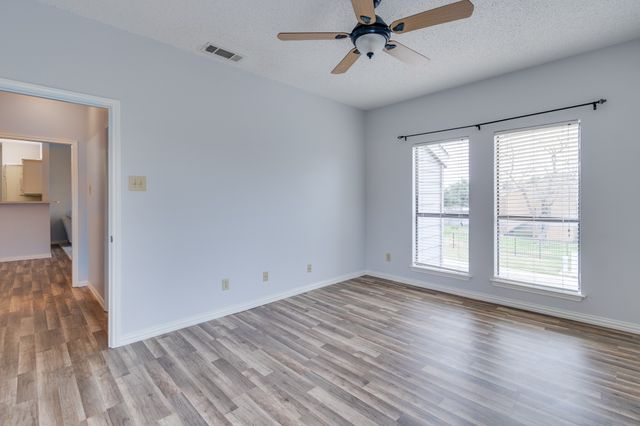 2100 Randy Snow Road 412, Arlington, TX 76011