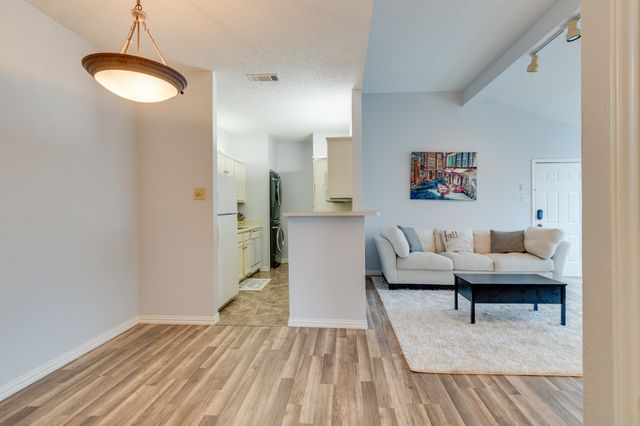 2100 Randy Snow Road 412, Arlington, TX 76011