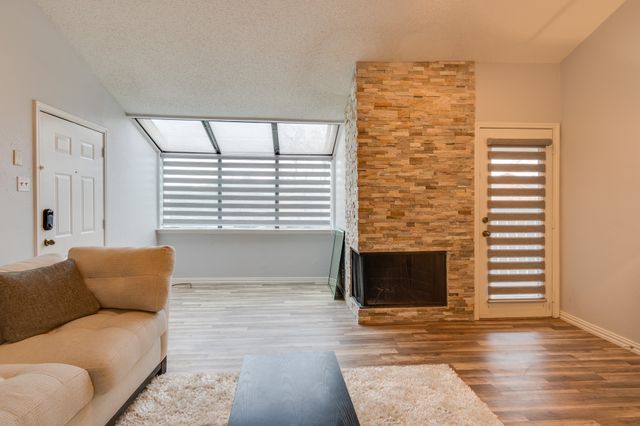 2100 Randy Snow Road 412, Arlington, TX 76011