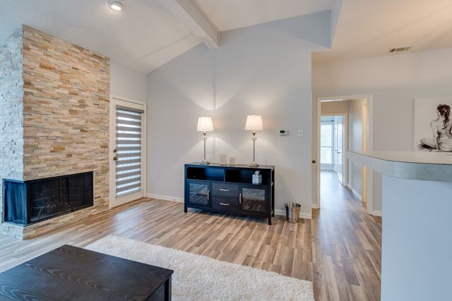 2100 Randy Snow Road 412, Arlington, TX 76011