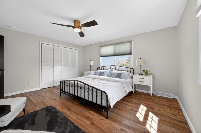 52 Stagecoach Rd, Amherst, MA 01002