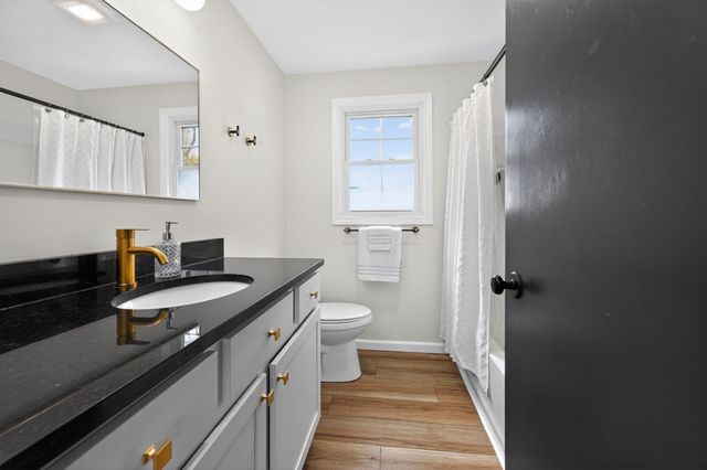 52 Stagecoach Rd, Amherst, MA 01002