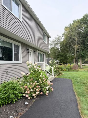 52 Stagecoach Rd, Amherst, MA 01002
