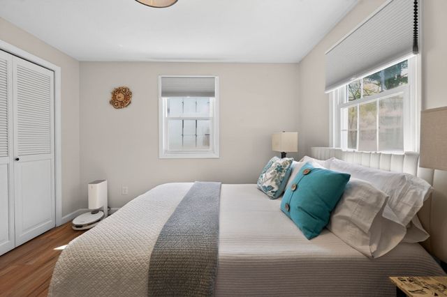 52 Stagecoach Rd, Amherst, MA 01002