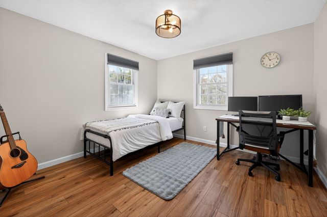 52 Stagecoach Rd, Amherst, MA 01002