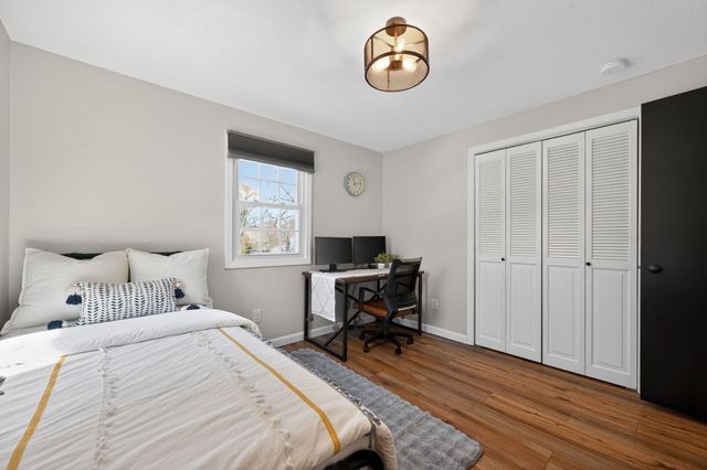 52 Stagecoach Rd, Amherst, MA 01002