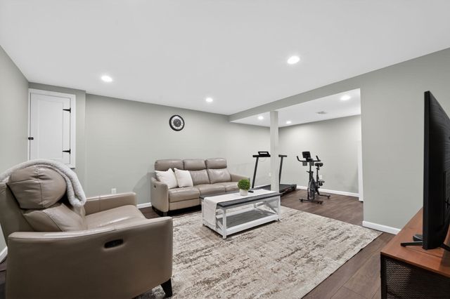 52 Stagecoach Rd, Amherst, MA 01002