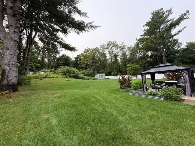 52 Stagecoach Rd, Amherst, MA 01002