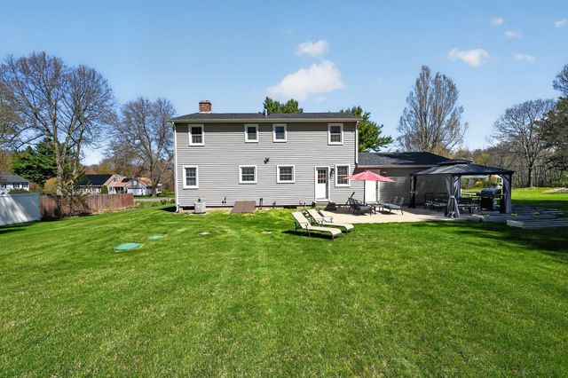 52 Stagecoach Rd, Amherst, MA 01002