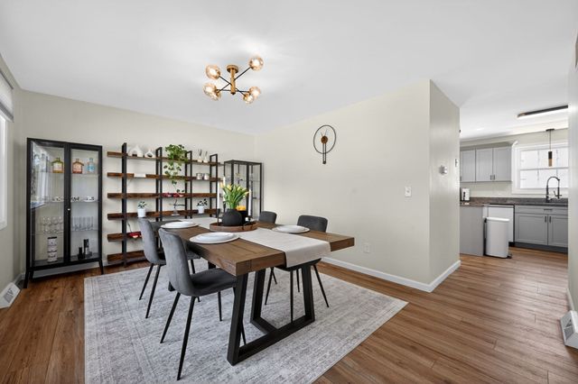 52 Stagecoach Rd, Amherst, MA 01002