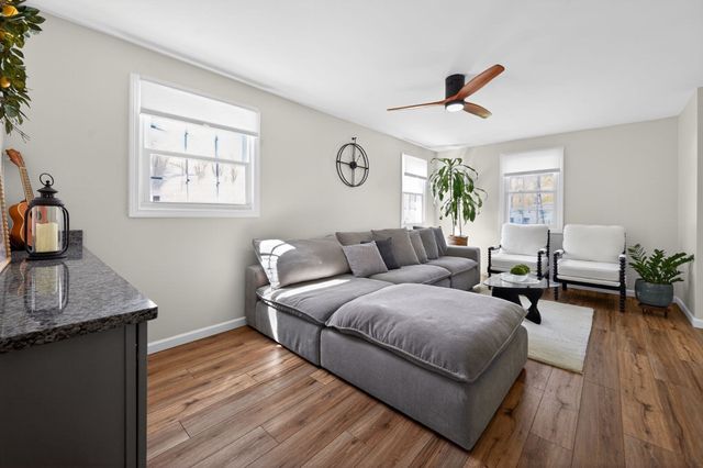 52 Stagecoach Rd, Amherst, MA 01002