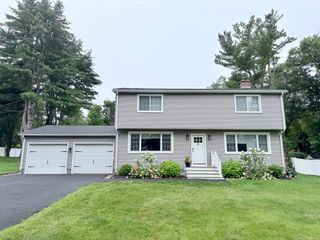 52 Stagecoach Rd, Amherst, MA 01002