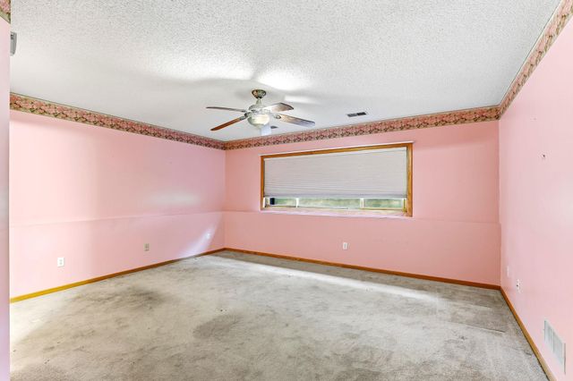 7050 Robinwood Trail, Woodbury, MN 55125