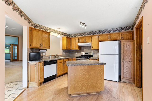 7050 Robinwood Trail, Woodbury, MN 55125