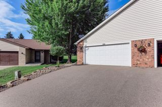 7050 Robinwood Trail, Woodbury, MN 55125