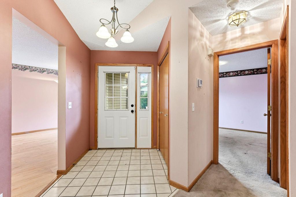 7050 Robinwood Trail, Woodbury, MN 55125 — photo 2