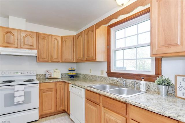 5 Canal DR, Poquoson, VA 23662