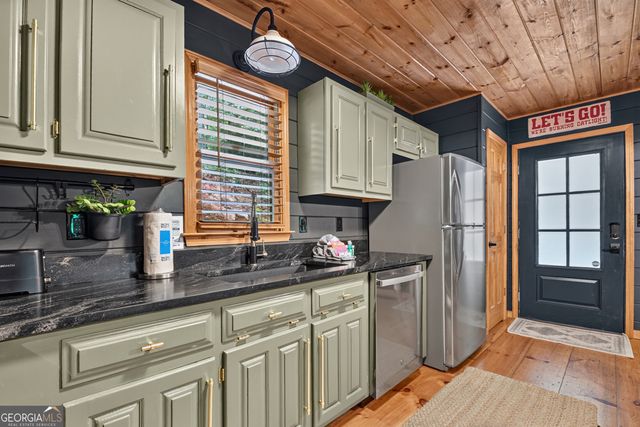 279 S Riverview Lane, Ellijay, GA 30536