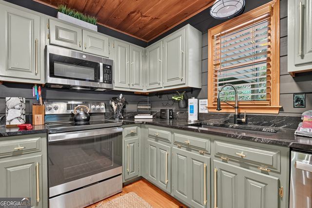 279 S Riverview Lane, Ellijay, GA 30536