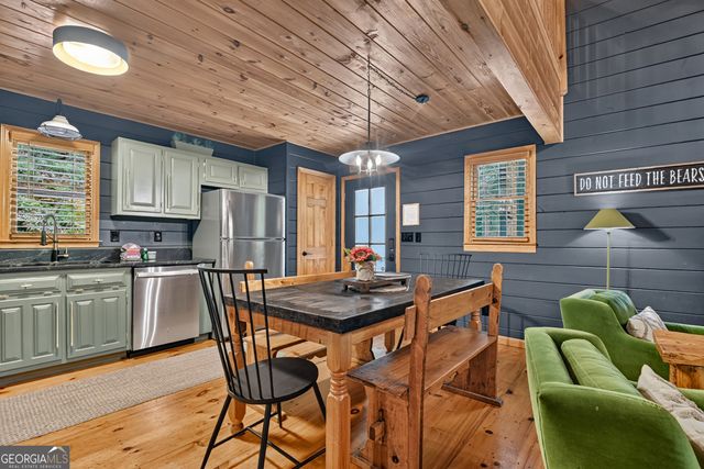 279 S Riverview Lane, Ellijay, GA 30536