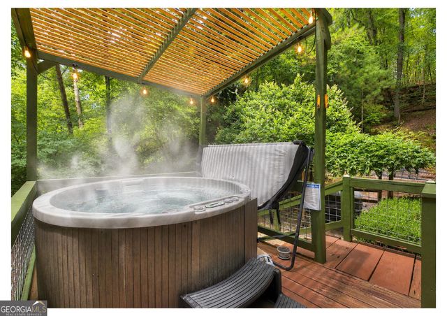 279 S Riverview Lane, Ellijay, GA 30536
