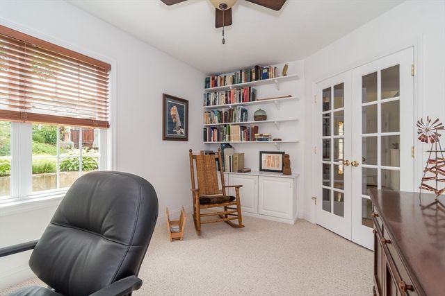 12 Sea Knoll Ct 12, Bourne, MA 02532