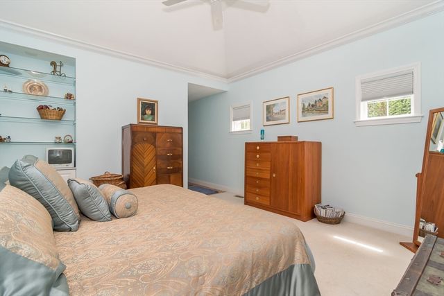 12 Sea Knoll Ct 12, Bourne, MA 02532