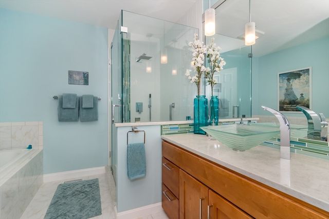 12 Sea Knoll Ct 12, Bourne, MA 02532