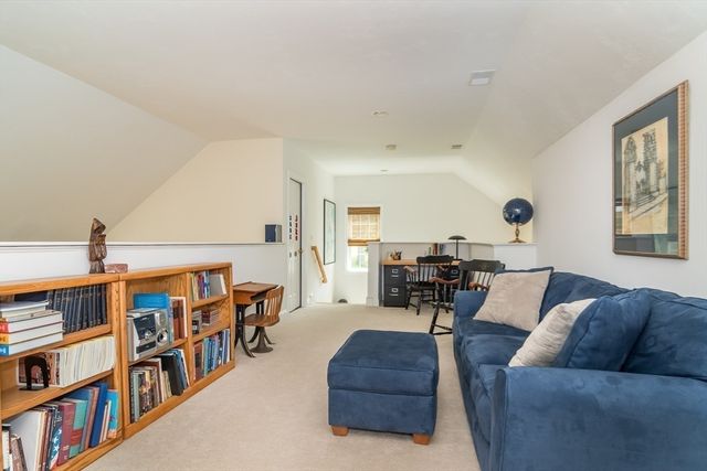 12 Sea Knoll Ct 12, Bourne, MA 02532