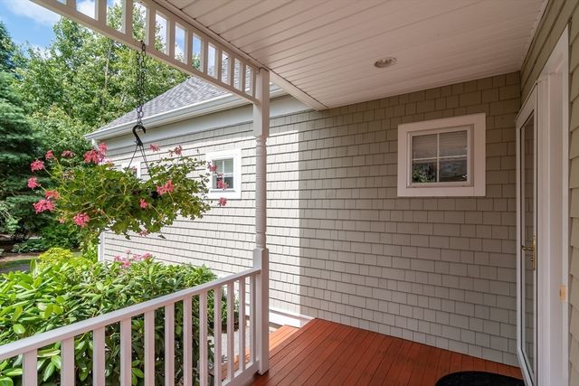 12 Sea Knoll Ct 12, Bourne, MA 02532